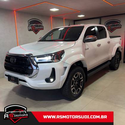 TOYOTA HILUX 2.8 D-4D TURBO DIESEL CD SRX PLUS 4X4 AUTOMÁTICO